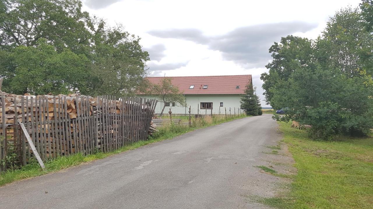 Na Samote U Lesa -Rasovna Apartment Msecke Zehrovice Екстериор снимка